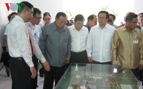 Tổng Bí thư Lào thăm Khu Nông nghiệp Công nghệ cao TPHCM