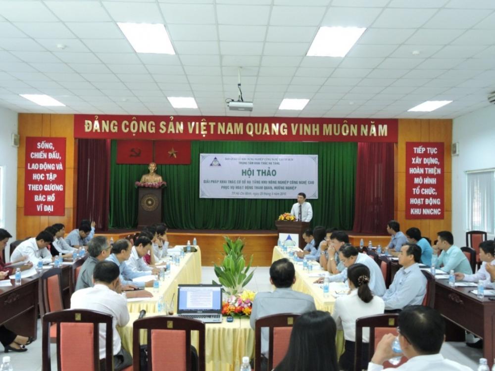 Trung tâm khai thác Hạ tầng tổ chức Hội thảo “Giải pháp khai thác cơ sở hạ tầng Khu Nông nghiệp Công nghệ cao phục vụ tham quan hướng nghiệp”.