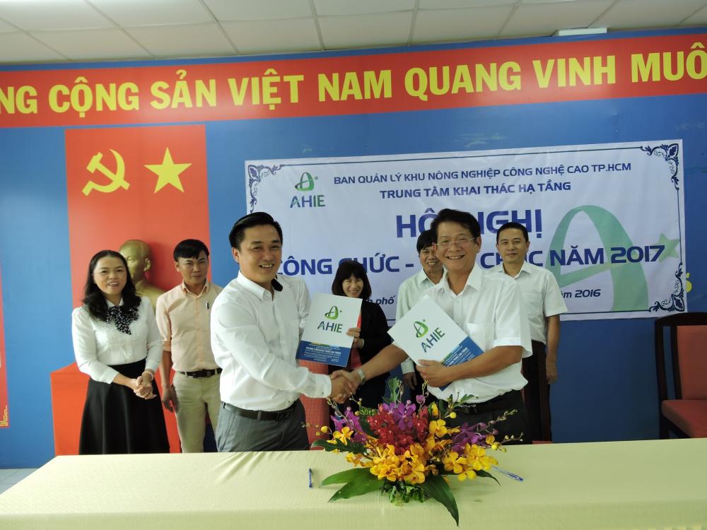 Ký kết giao ước thi đua giữa Công đoàn và Chính quyền  và triển khai đăng ký mô hình Dân vận khéo tại Trung tâm Khai Thác Hạ tầng