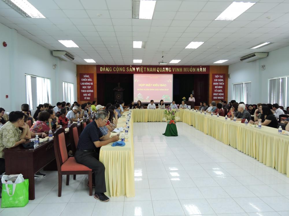 Quận Ủy- HĐND-UBND-UBMTTQ Quận Phú Nhuận tổ chức họp mặt Kiều bào Mừng Xuân Đinh Dậu và tham quan Khu Nông Nghiệp Công Nghệ Cao Thành phố 