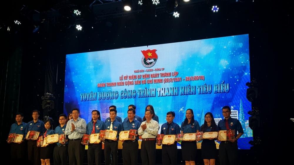 Gương đoàn viên chi đoàn Trung tâm Khai thác Hạ tầng xung kích, sáng tạo trong tháng thanh niên năm 2018 Gương đoàn viên chi đoàn Trung tâm Khai thác Hạ tầng xung kích, sáng tạo trong tháng thanh niên năm 2018