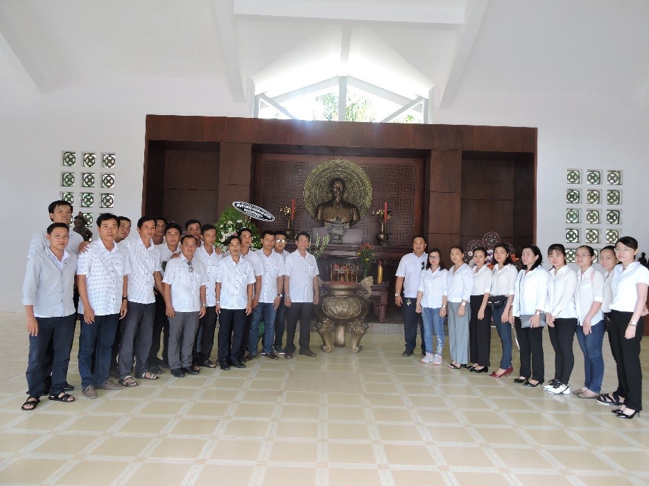 Trung tâm Khai thác Hạ tầng tổ chức về nguồn: Thăm Di tích Căn cứ Trung ương cục miền Nam Trung tâm Khai thác Hạ tầng tổ chức về nguồn: Thăm Di tích Căn cứ Trung ương cục miền Nam