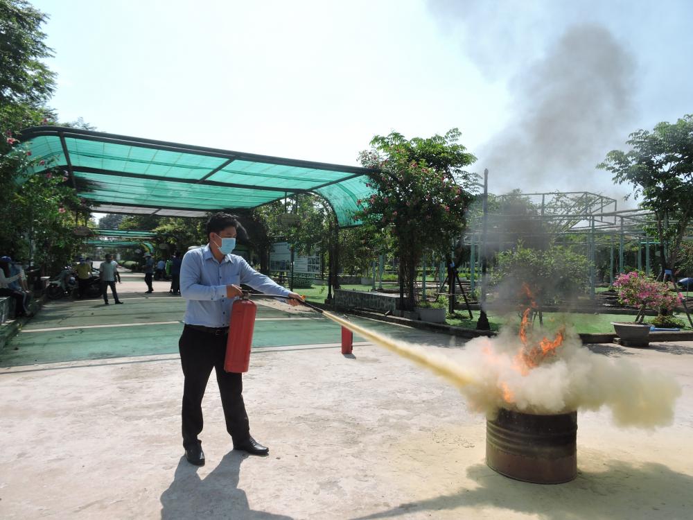 Trung tâm Khai thác Hạ tầng diễn tập Phòng cháy chữa cháy tại đơn vị Trung tâm Khai thác Hạ tầng diễn tập Phòng cháy chữa cháy tại đơn vị