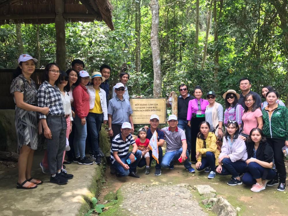 Chi bộ Trung tâm Khai thác Hạ tầng nỗ lực học tập và làm theo tư tưởng, đạo đức, phong cách Hồ Chí Minh Chi bộ Trung tâm Khai thác Hạ tầng nỗ lực học tập và làm theo tư tưởng, đạo đức, phong cách Hồ Chí Minh