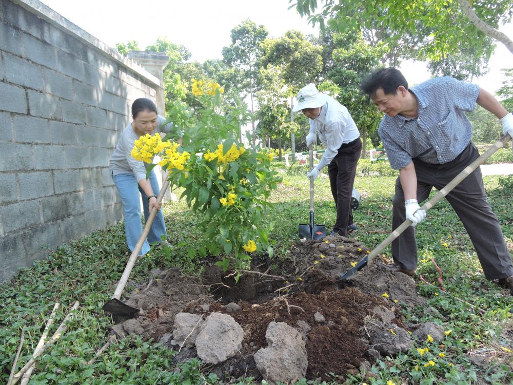 Khối thi đua 46 Ban Quản lý Khu Nông nghiệp công nghệ cao hưởng ứng ra quân tổng vệ sinh môi trường và phát triển mảng xanh trên toàn địa bàn Thành phố năm 2020 Khối thi đua 46 Ban Quản lý Khu Nông nghiệp công nghệ cao hưởng ứng ra quân tổng vệ sinh môi trường và phát triển mảng xanh trên toàn địa bàn Thành phố năm 2020