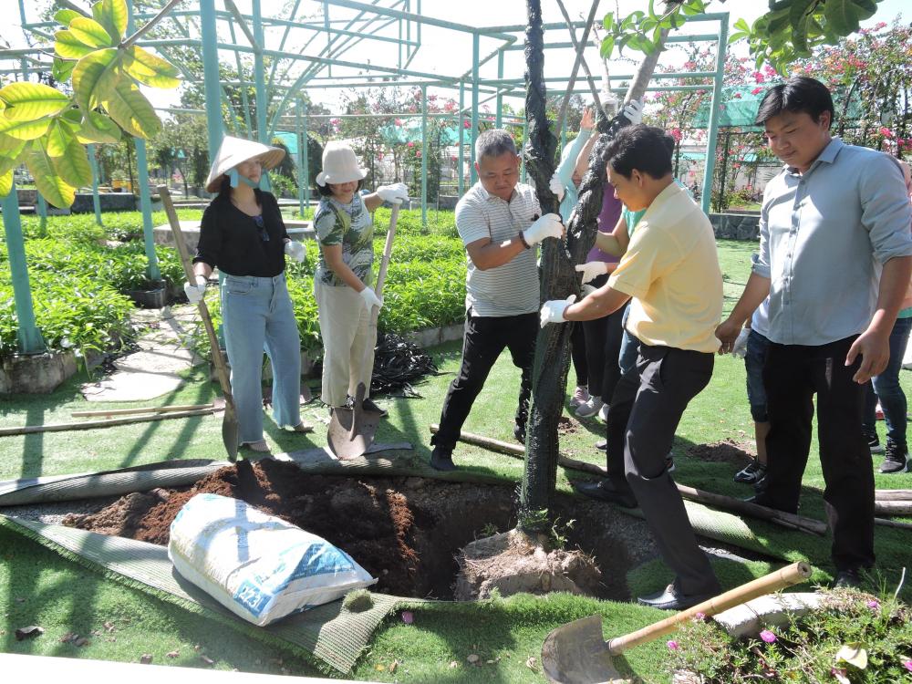 Trung tâm Khai thác Hạ tầng cùng làm Dân vận Khéo Trung tâm Khai thác Hạ tầng cùng làm Dân vận Khéo
