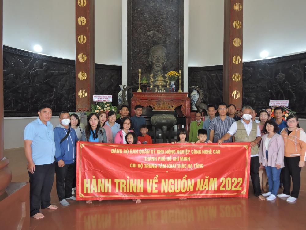 CHI BỘ TRUNG TÂM KHAI THÁC HẠ TẦNG TỔ CHỨC VỀ NGUỒN: THĂM KHU DI TÍCH LĂNG MỘ NGUYỄN ĐÌNH CHIỂU VÀ KHU LƯU NIỆM NGUYỄN THỊ ĐỊNH –TỈNH BẾN TRE CHI BỘ TRUNG TÂM KHAI THÁC HẠ TẦNG TỔ CHỨC VỀ NGUỒN: THĂM KHU DI TÍCH LĂNG MỘ NGUYỄN ĐÌNH CHIỂU VÀ KHU LƯU NIỆM NGUYỄN THỊ ĐỊNH –TỈNH BẾN TRE