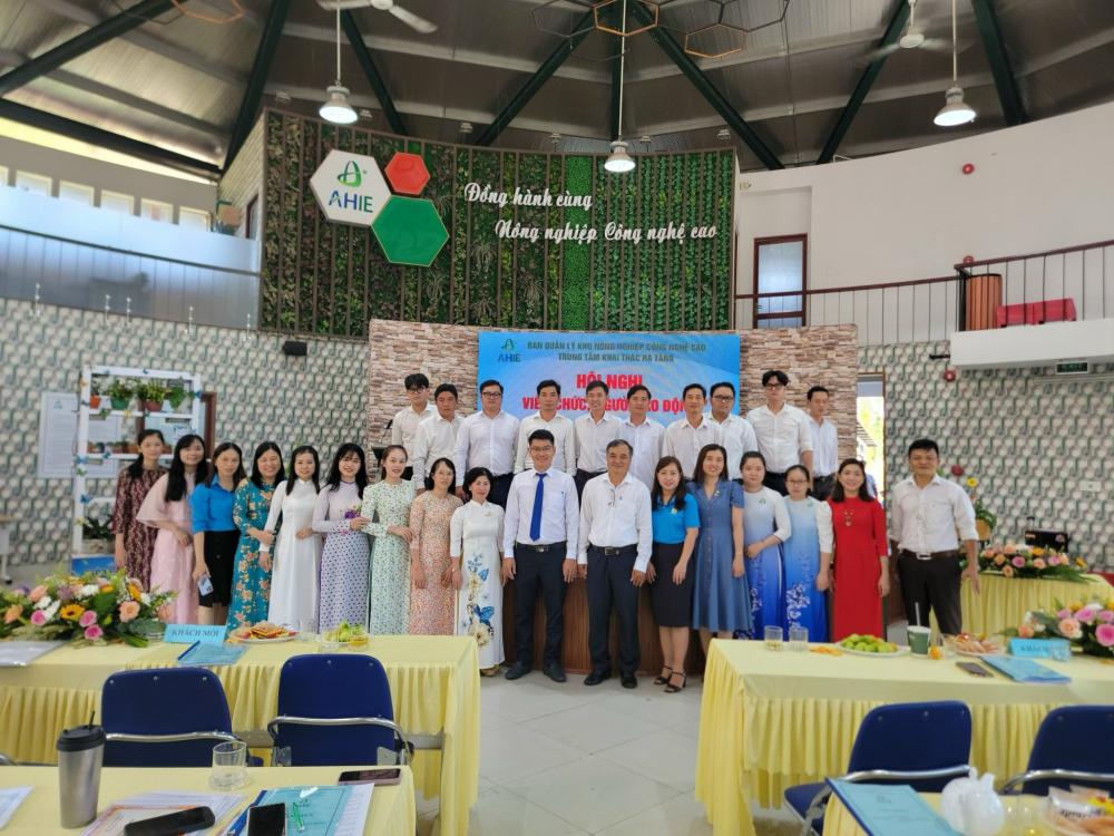 Trung tâm Khai thác Hạ tầng tổ chức Hội nghị Viên chức, Người lao động năm 2024 Trung tâm Khai thác Hạ tầng tổ chức Hội nghị Viên chức, Người lao động năm 2024