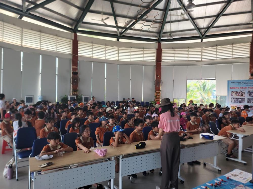 SÔI NỔI ĐÓN ĐOÀN THAM QUAN, HỌC TẬP, TRẢI NGHIỆM NÔNG NGHIỆP CÔNG NGHỆ CAO SÔI NỔI ĐÓN ĐOÀN THAM QUAN, HỌC TẬP, TRẢI NGHIỆM NÔNG NGHIỆP CÔNG NGHỆ CAO