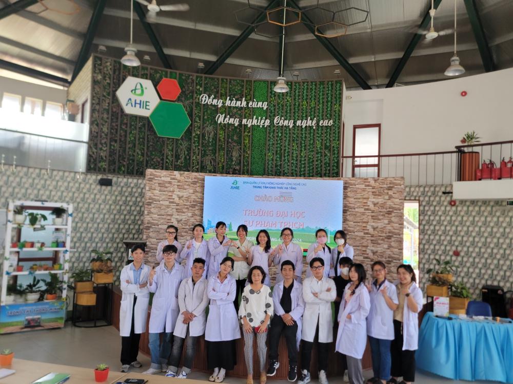 SÔI NỔI ĐÓN ĐOÀN THAM QUAN, HỌC TẬP, TRẢI NGHIỆM NÔNG NGHIỆP CÔNG NGHỆ CAO SÔI NỔI ĐÓN ĐOÀN THAM QUAN, HỌC TẬP, TRẢI NGHIỆM NÔNG NGHIỆP CÔNG NGHỆ CAO