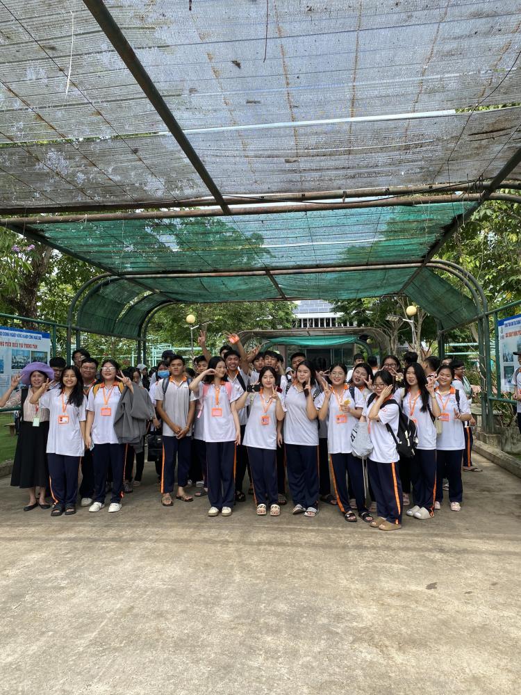 Trường THCS - THPT Phạm Ngũ Lão Tham quan, Học tập, Trải nghiệm tại Khu Nông nghiệp Công nghệ cao Trường THCS - THPT Phạm Ngũ Lão Tham quan, Học tập, Trải nghiệm tại Khu Nông nghiệp Công nghệ cao