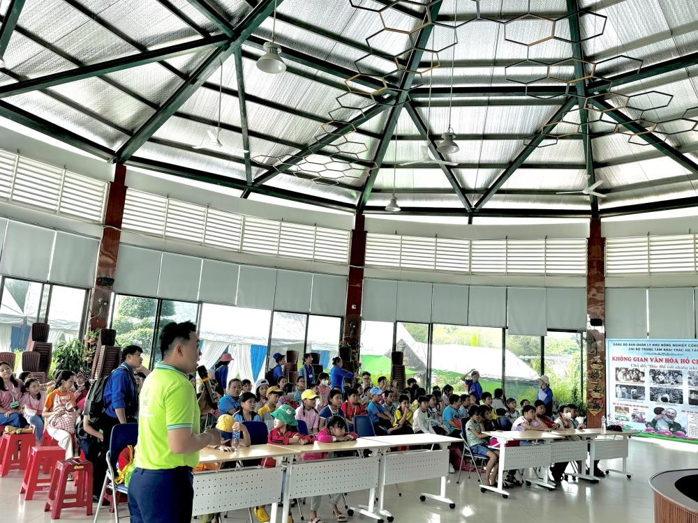 Phường Đoàn An Phú Đông - Quận 12 Tham quan, Học tập, Trải nghiệm tại Khu Nông nghiệp Công nghệ cao Phường Đoàn An Phú Đông - Quận 12 Tham quan, Học tập, Trải nghiệm tại Khu Nông nghiệp Công nghệ cao