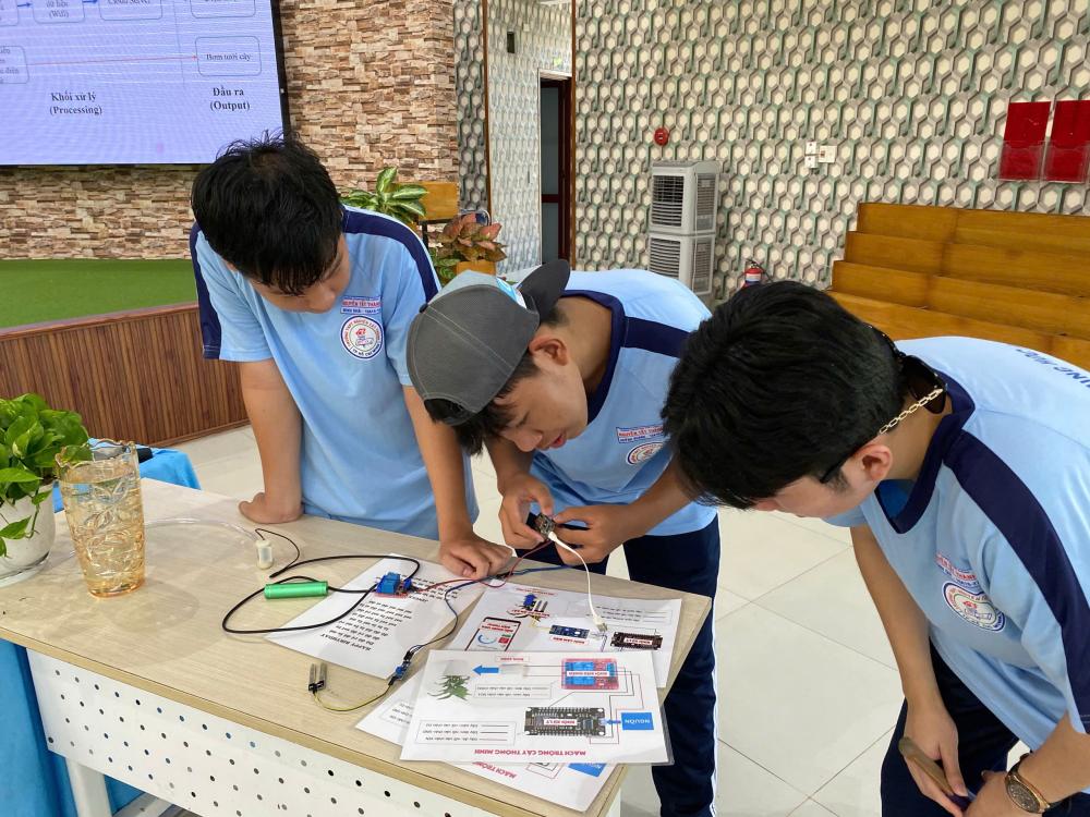 Trường THPT Nguyễn Tất Thành Tham quan, Học tập, Trải nghiệm tại Khu Nông nghiệp Công nghệ cao Trường THPT Nguyễn Tất Thành Tham quan, Học tập, Trải nghiệm tại Khu Nông nghiệp Công nghệ cao