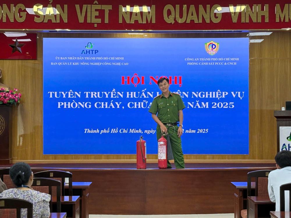 Trung tâm Khai thác Hạ tầng tham gia tập huấn nghiệp vụ phòng cháy, chữa cháy năm 2025